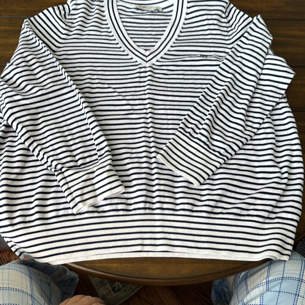 Vineyard vines sweater V neck